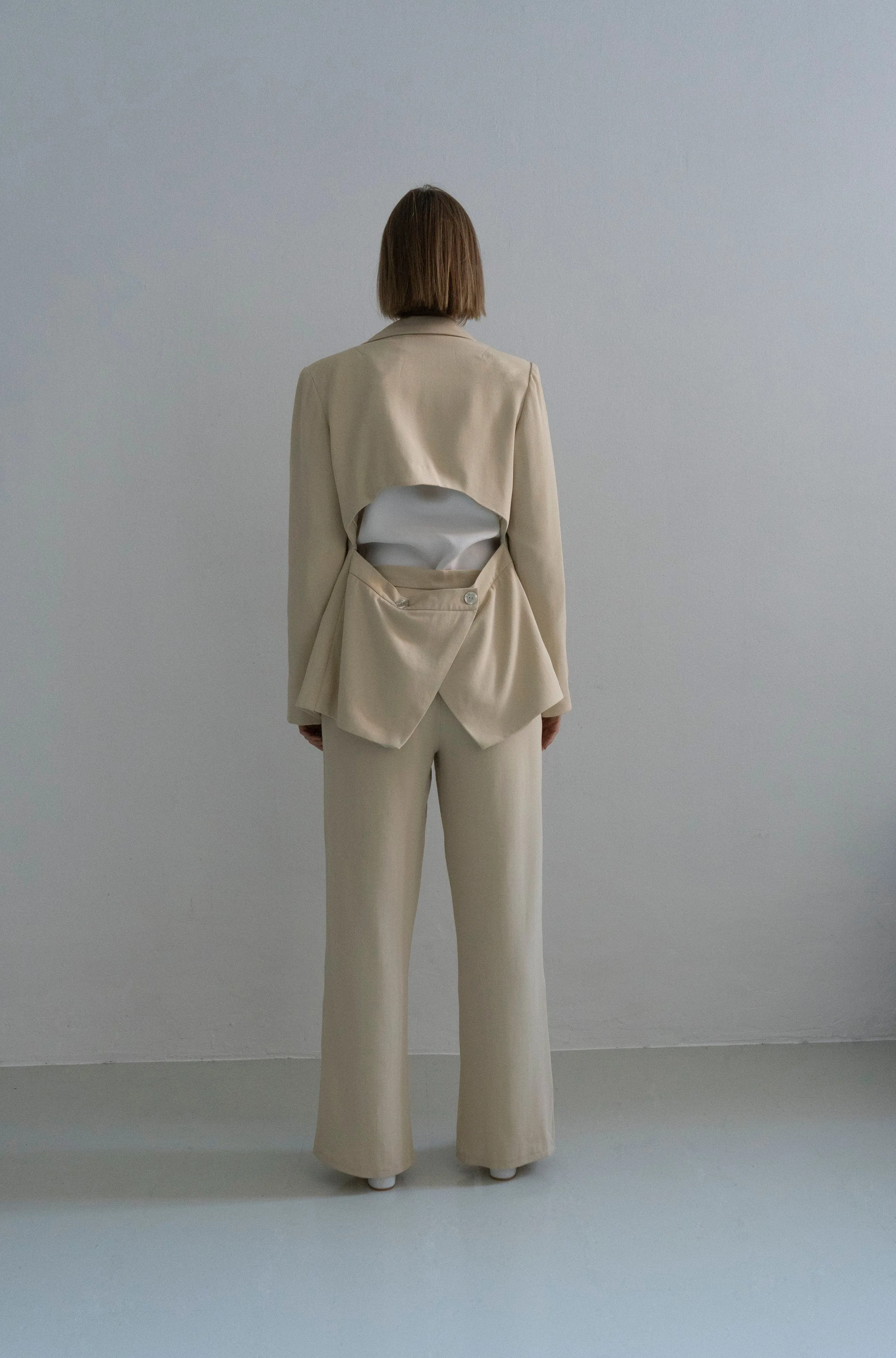 Rivne Beige Gentle Woman Suit